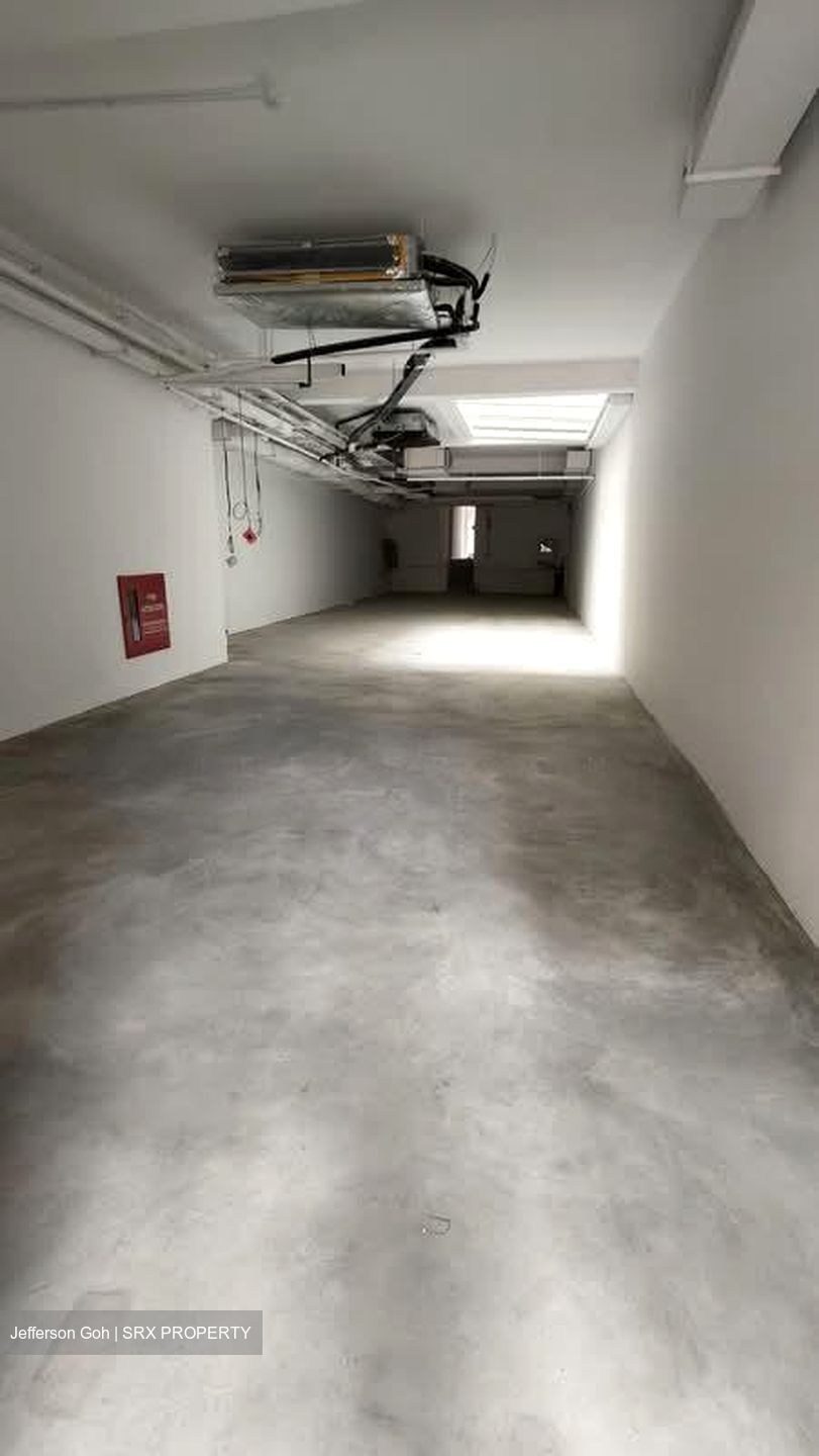 UE Square (D9), Retail #568225671